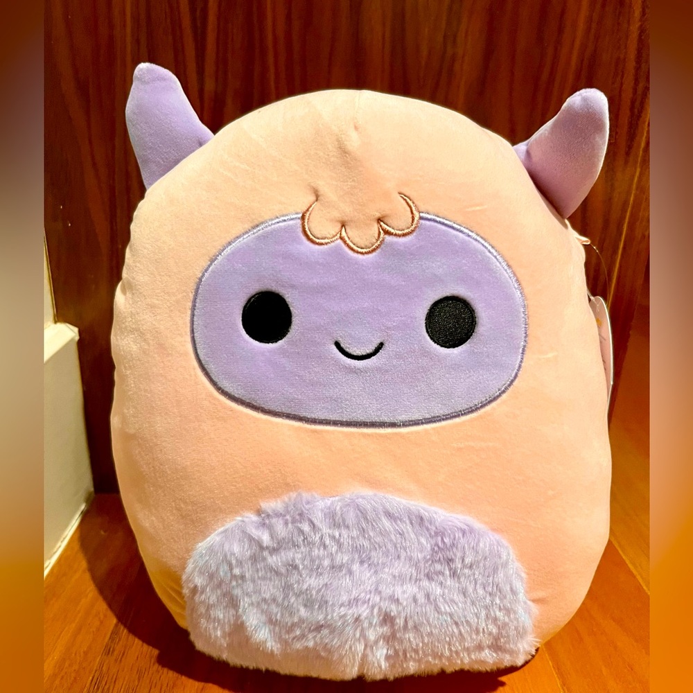 Ronalda Yeti Squishmallow NWT 10”